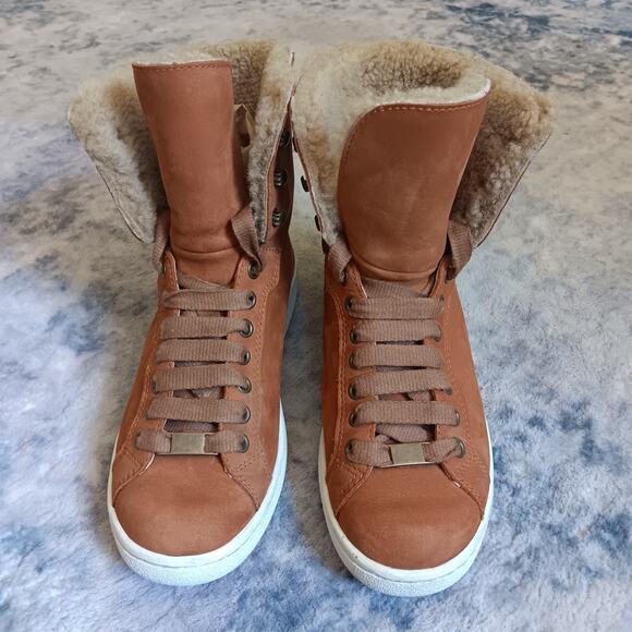 UGG Tan Ankle Boots with Cream Lining - Picture 1 of 10